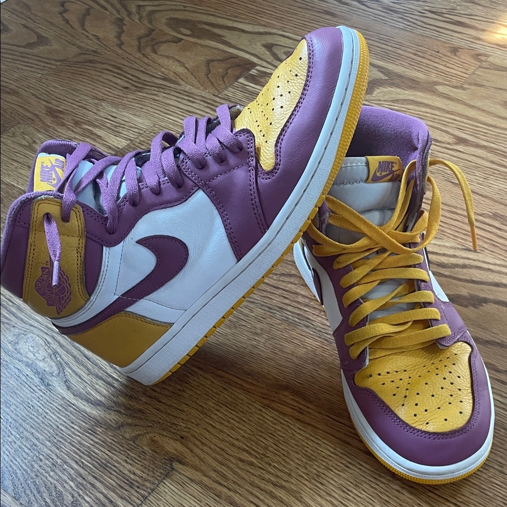Air Jordan 1 High OG "Brotherhood" Sneakers/Shoes. Size 9.5. Excellent Condition